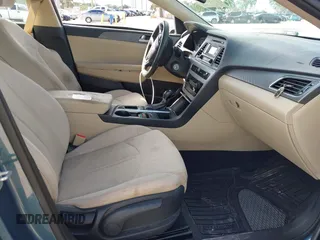 2015 Hyundai Sonata SE z VIN 5NPE24AF6FH105910, wystawiony jako IAAI lot #42272532 z przebiegiem Nie podano mil oraz . Historia ofert i sprzedaży dostępna na DreamBid. Obrazek 5.