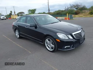 2011 Mercedes-Benz E 550 Luxury z VIN WDDHF7CB8BA319043, wystawiony jako IAAI lot #42055708 z przebiegiem 101 399 mil mil oraz . Historia ofert i sprzedaży dostępna na DreamBid. Obrazek 1.