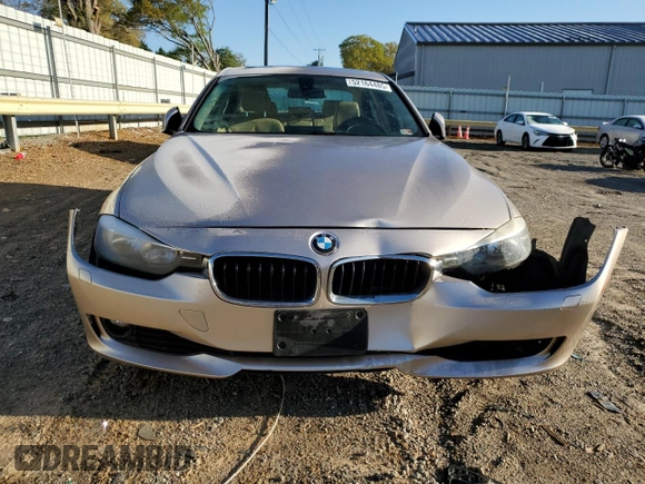 2013 BMW 3 Series 328i xDrive z VIN WBA3B5C57DF592525, wystawiony jako Copart lot #52164485 z przebiegiem 139 135 mil mil oraz Czysty tytuł • Clean title. Historia ofert i sprzedaży dostępna na DreamBid. Obrazek 5.