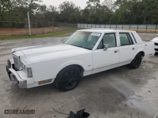 1988 Lincoln Town Car with VIN 1LNBM81F1JY795671, listed as a Copart auction lot 85590444 with 450,418 mi miles and Clean Title. Bid and sale history available at carsss.com. Image 1.