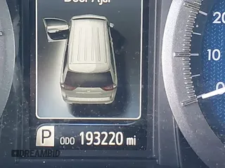 2017 Toyota Sienna XLE z VIN 5TDDZ3DC8HS174064, wystawiony jako IAAI lot #42176251 z przebiegiem 193 220 mil mil oraz . Historia ofert i sprzedaży dostępna na DreamBid. Obrazek 15.