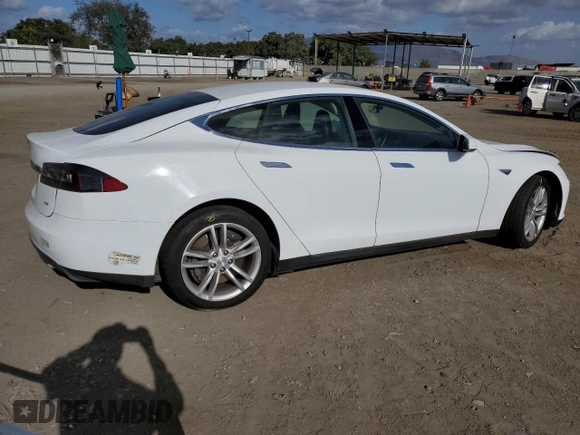 2013 Tesla Model S z VIN 5YJSA1CN1DFP11636, wystawiony jako Copart lot #78333554 z przebiegiem 101 625 mil mil oraz Szkoda całkowita • Salvage title. Historia ofert i sprzedaży dostępna na DreamBid. Obrazek 3.
