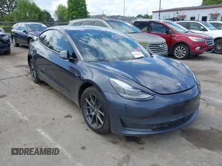 2022 Tesla Model 3 Long Range z VIN 5YJ3E1EB4NF175634, wystawiony jako IAAI lot #42021674 z przebiegiem 39 475 mil mil oraz . Historia ofert i sprzedaży dostępna na DreamBid. Obrazek 1.