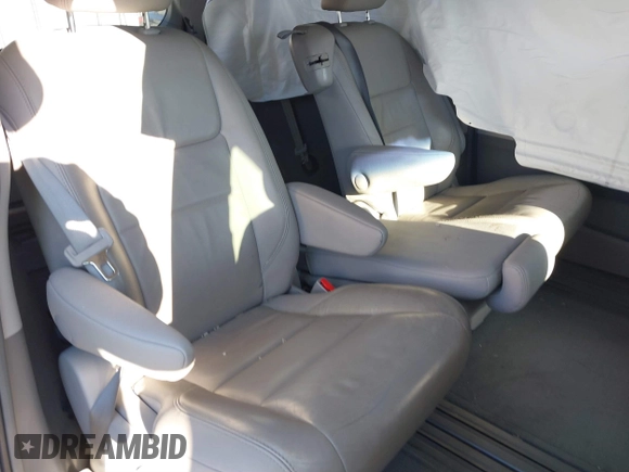 2016 Toyota Sienna XLE with VIN 5TDYK3DC9GS754220, listed as a IAAI auction lot 41303870 with 152,758 mi miles. Bid and sale history available at carsss.com. Image 8.