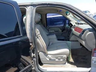 2013 Chevrolet Suburban LT z VIN 1GNSCJE02DR176393, wystawiony jako IAAI lot #42483598 z przebiegiem 266 075 mil mil oraz . Historia ofert i sprzedaży dostępna na DreamBid. Obrazek 5.