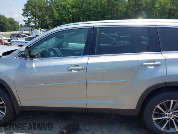 2019 Toyota Highlander SE with VIN 5TDJZRFH6KS614952, listed as a IAAI auction lot 42636713 with 65,471 mi miles and . Bid and sale history available at DreamBid. Image 15.