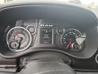 2022 Ram 1500 Big Horn z VIN 1C6RRFFG7NN179014, wystawiony jako IAAI lot #42526383 z przebiegiem 84 273 mil mil oraz . Historia ofert i sprzedaży dostępna na DreamBid. Obrazek 3.