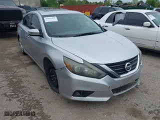 2016 Nissan Altima 3.5 SL with VIN 1N4BL3AP3GC161003, listed as a IAAI auction lot 41903394 with 211,138 mi miles. Bid and sale history available at carsss.com. Image 1.
