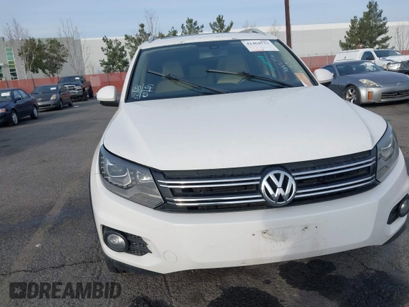 2012 Volkswagen Tiguan SE z VIN WVGAV7AX6CW535969, wystawiony jako IAAI lot #41464523 z przebiegiem 138 858 mil mil oraz . Historia ofert i sprzedaży dostępna na DreamBid. Obrazek 6.