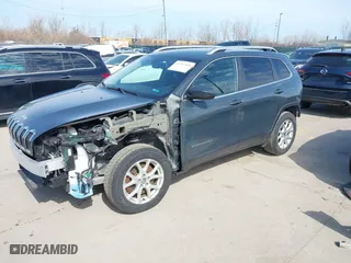 2018 Jeep Cherokee Latitude Plus with VIN 1C4PJMLB5JD569386, listed as a IAAI auction lot 41757360 with 116,021 mi miles. Bid and sale history available at carsss.com. Image 18.