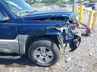 2002 Chevrolet Avalanche with VIN 3GNEK13T32G147690, listed as a IAAI auction lot 42811424 with Not provided miles and . Bid and sale history available at DreamBid. Image 12.