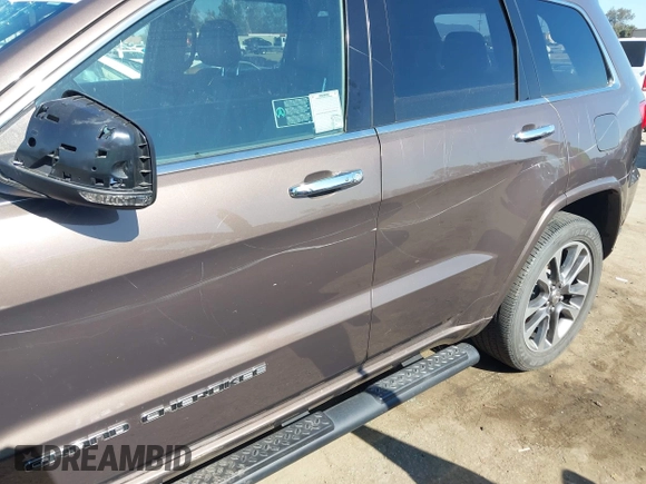 2017 Jeep Grand Cherokee Overland z VIN 1C4RJECG0HC960178, wystawiony jako IAAI lot #42315844 z przebiegiem 63 271 mil mil oraz . Historia ofert i sprzedaży dostępna na DreamBid. Obrazek 17.