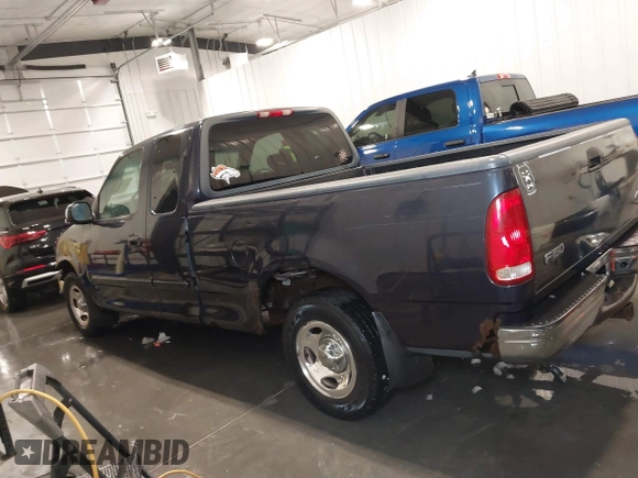 2001 Ford F-150 XL z VIN 1FTRX17L61NB44147, wystawiony jako IAAI lot #41464804 z przebiegiem 130 860 mil mil oraz . Historia ofert i sprzedaży dostępna na DreamBid. Obrazek 15.