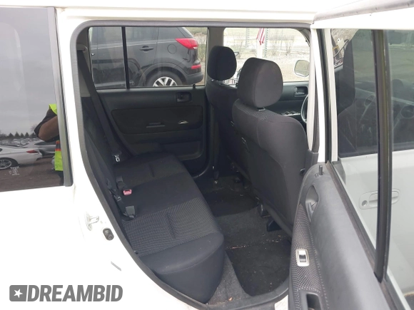 2005 Scion xB z VIN JTLKT324154024331, wystawiony jako IAAI lot #42045127 z przebiegiem 170 111 mil mil oraz . Historia ofert i sprzedaży dostępna na DreamBid. Obrazek 8.