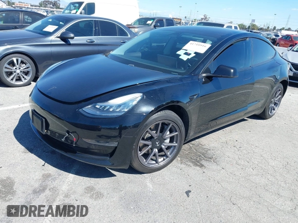 2019 Tesla Model 3 Mid Range z VIN 5YJ3E1EA5KF306816, wystawiony jako IAAI lot #41710916 z przebiegiem 76 222 mil mil oraz . Historia ofert i sprzedaży dostępna na DreamBid. Obrazek 2.