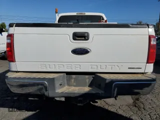 2014 Ford F-250 XL z VIN 1FTBF2B6XEEA74685, wystawiony jako Copart lot #81015734 z przebiegiem 185 145 mil mil oraz Szkoda całkowita • Salvage title. Historia ofert i sprzedaży dostępna na DreamBid. Obrazek 6.