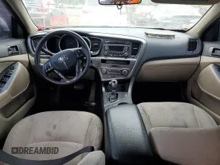 2013 Kia Optima LX z VIN 5XXGM4A7XDG171218, wystawiony jako Copart lot #56296335 z przebiegiem Nie podano mil oraz Czysty tytuł • Clean title. Historia ofert i sprzedaży dostępna na DreamBid. Obrazek 8.