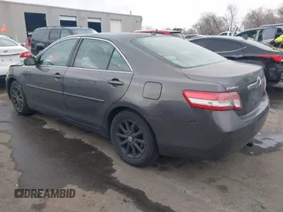 2011 Toyota Camry LE z VIN 4T4BF3EK7BR165320, wystawiony jako IAAI lot #41299126 z przebiegiem 271 182 mil mil oraz . Historia ofert i sprzedaży dostępna na DreamBid. Obrazek 3.