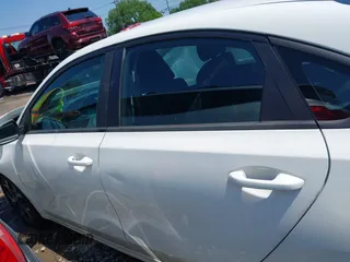 2019 Kia Forte LXS z VIN 3KPF24AD2KE098665, wystawiony jako IAAI lot #42623214 z przebiegiem 124 857 mil mil oraz . Historia ofert i sprzedaży dostępna na DreamBid. Obrazek 14.