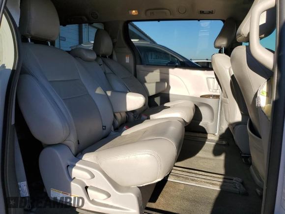 2018 Toyota Sienna XLE Auto Access Seat with VIN 5TDYZ3DC1JS959663, listed as a Copart auction lot 46196785 with 94,459 mi miles and Salvage Title. Bid and sale history available at carsss.com. Image 12.