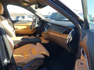 2017 Volvo XC90 Inscription with VIN YV4A22PL7H1142570, listed as a IAAI auction lot 41173079 with 165,647 mi miles. Bid and sale history available at carsss.com. Image 5.