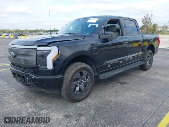 2023 Ford F-150 Lightning Pro z VIN 1FTVW1ELXPWG15885, wystawiony jako IAAI lot #41631871 z przebiegiem 88 151 mil mil oraz . Historia ofert i sprzedaży dostępna na DreamBid. Obrazek 2.