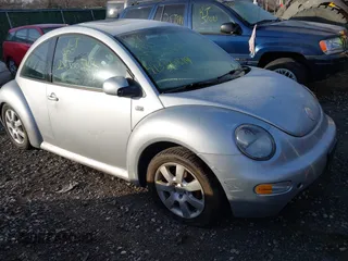 2003 Volkswagen New Beetle Coupe GLX with VIN 3VWDD21C93M424270, listed as a IAAI auction lot 41360819 with 999,999 mi miles. Bid and sale history available at carsss.com. Image 1.