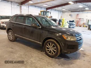 2013 Volkswagen Touareg Exec с VIN WVGEF9BP5DD012870, выставлен на аукционе IAAI как лот 41585727 с пробегом 205 184 миль миль и . История ставок и продаж доступна на DreamBid. Изображение 1.