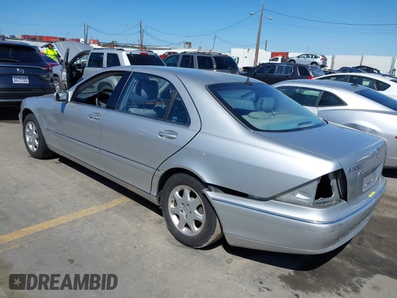 2002 Mercedes-Benz S-Class 5.0L with VIN WDBNG75J52A312063, listed as a IAAI auction lot 41818901 with 191,729 mi miles. Bid and sale history available at carsss.com. Image 3.