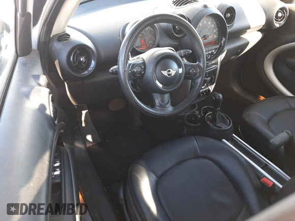 2015 MINI Countryman with VIN WMWZB3C53FWR45084, listed as a Copart auction lot 44647995 with 101,423 mi miles and Salvage Title. Bid and sale history available at DreamBid. Image 8.
