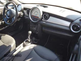 2012 MINI Roadster z VIN WMWSY1C59CT311571, wystawiony jako Copart lot #46381264 z przebiegiem 60 694 mil mil oraz Szkody całkowita. Historia ofert i sprzedaży dostępna na DreamBid. Obrazek 8.