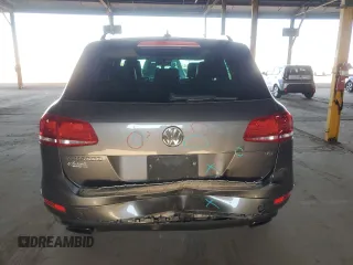 2013 Volkswagen Touareg Lux с VIN WVGEF9BP9DD003735, выставлен на аукционе Copart как лот 58852315 с пробегом 138 223 миль миль и Списание • Salvage title. История ставок и продаж доступна на DreamBid. Изображение 6.