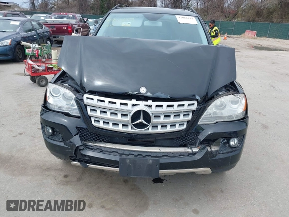2011 Mercedes-Benz M 350 z VIN 4JGBB8GB1BA723079, wystawiony jako IAAI lot #41951237 z przebiegiem 182 577 mil mil oraz . Historia ofert i sprzedaży dostępna na DreamBid. Obrazek 6.