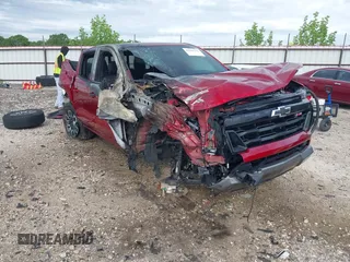 2023 Chevrolet Colorado 4WD Z71 z VIN 1GCPTDEK5P1229334, wystawiony jako IAAI lot #42201772 z przebiegiem Nie podano mil oraz . Historia ofert i sprzedaży dostępna na DreamBid. Obrazek 1.