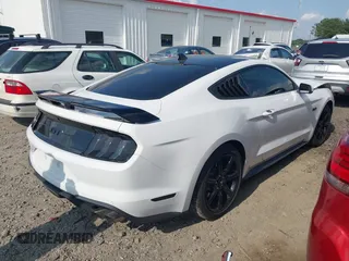 2020 Ford Mustang GT z VIN 1FA6P8CF5L5168721, wystawiony jako IAAI lot #42488098 z przebiegiem 53 983 mil mil oraz . Historia ofert i sprzedaży dostępna na DreamBid. Obrazek 4.