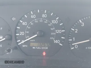 2000 Toyota Camry CE z VIN JT2BG28K3Y0513835, wystawiony jako IAAI lot #42309937 z przebiegiem 132 572 mil mil oraz . Historia ofert i sprzedaży dostępna na DreamBid. Obrazek 7.