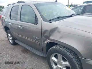 2012 Chevrolet Tahoe LT z VIN 1GNSCBE08CR136971, wystawiony jako IAAI lot #42211242 z przebiegiem 214 910 mil mil oraz . Historia ofert i sprzedaży dostępna na DreamBid. Obrazek 6.