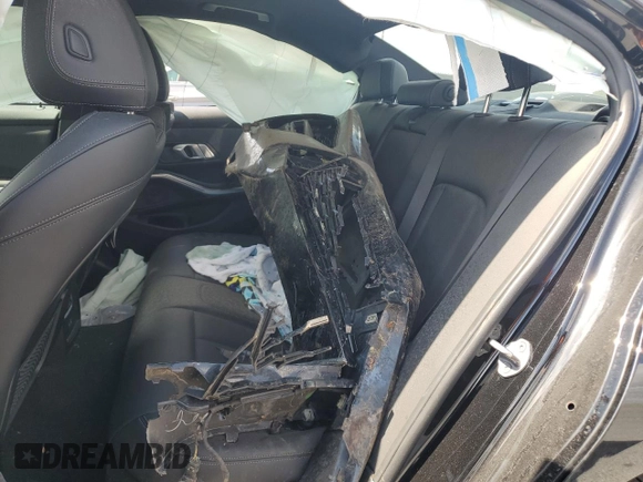 2022 BMW 3 Series 330i z VIN 3MW5R1J00N8C57198, wystawiony jako Copart lot #54891535 z przebiegiem Nie podano mil oraz Szkoda całkowita • Salvage title. Historia ofert i sprzedaży dostępna na DreamBid. Obrazek 10.