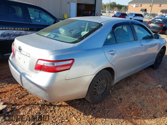 2007 Toyota Camry CE z VIN 4T1BE46K47U608855, wystawiony jako IAAI lot #41885013 z przebiegiem 217 484 mil mil oraz . Historia ofert i sprzedaży dostępna na DreamBid. Obrazek 4.