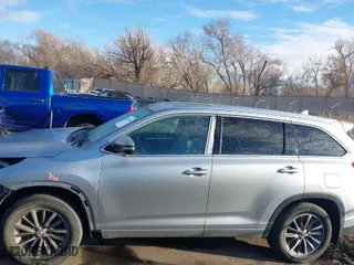 2018 Toyota Highlander SE with VIN 5TDJZRFH7JS524983, listed as a IAAI auction lot 41632655 with 211,140 mi miles. Bid and sale history available at carsss.com. Image 15.