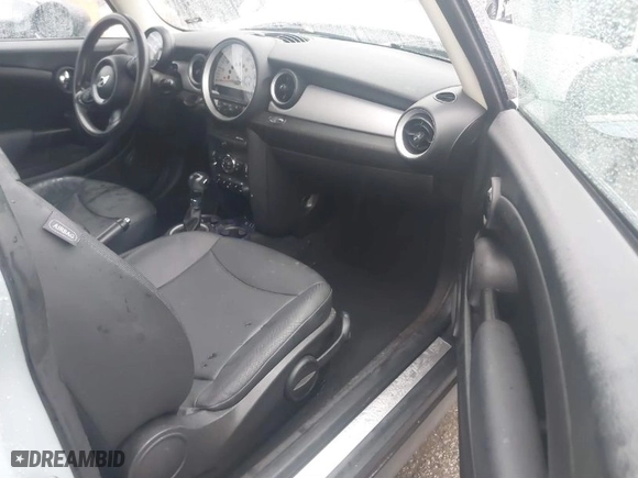 2013 MINI Cooper Clubman with VIN WMWZF3C56DT491108, listed as a IAAI auction lot 41734006 with 100,086 mi miles. Bid and sale history available at carsss.com. Image 5.
