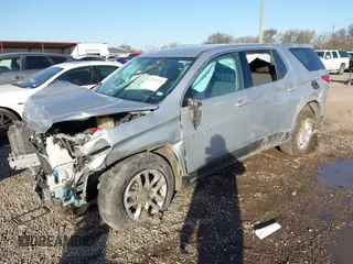 2020 Chevrolet Traverse LS z VIN 1GNERFKW8LJ183878, wystawiony jako IAAI lot #41719712 z przebiegiem 76 165 mil mil oraz . Historia ofert i sprzedaży dostępna na DreamBid. Obrazek 2.
