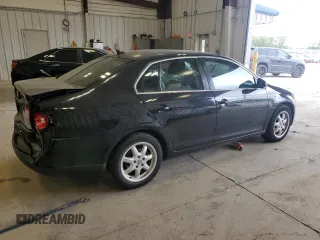 2010 Volkswagen Jetta SE z VIN 3VWRZ7AJ6AM008385, wystawiony jako Copart lot #57527875 z przebiegiem 194 632 mil mil oraz Nie do naprawy • Non repairable. Historia ofert i sprzedaży dostępna na DreamBid. Obrazek 3.