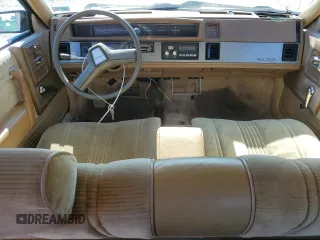 1985 Chevrolet Celebrity z VIN 1G1AW19R8F6308705, wystawiony jako Copart lot #42148305 z przebiegiem 91 840 mil mil oraz Nie do naprawy. Historia ofert i sprzedaży dostępna na DreamBid. Obrazek 8.