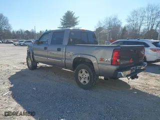 2006 Chevrolet Silverado 1500 LT1 with VIN 2GCEK13T861134800, listed as a IAAI auction lot 41667411 with 286,480 mi miles. Bid and sale history available at carsss.com. Image 3.