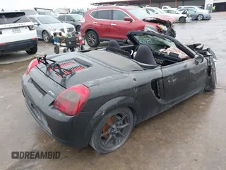 2002 Toyota MR2 z VIN JTDFR320720045244, wystawiony jako IAAI lot #40486938 z przebiegiem 61 802 mil mil oraz . Historia ofert i sprzedaży dostępna na DreamBid. Obrazek 4.
