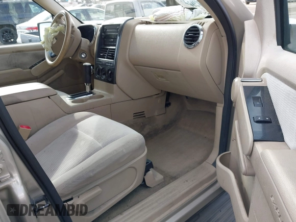 2006 Ford Explorer XLT with VIN 1FMEU73896ZA03371, listed as a IAAI auction lot 42100572 with 174,804 mi miles. Bid and sale history available at carsss.com. Image 5.