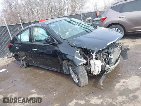 2016 Nissan Versa S z VIN 3N1CN7AP0GL829847, wystawiony jako IAAI lot #41688883 z przebiegiem 73 000 mil mil oraz . Historia ofert i sprzedaży dostępna na DreamBid. Obrazek 1.