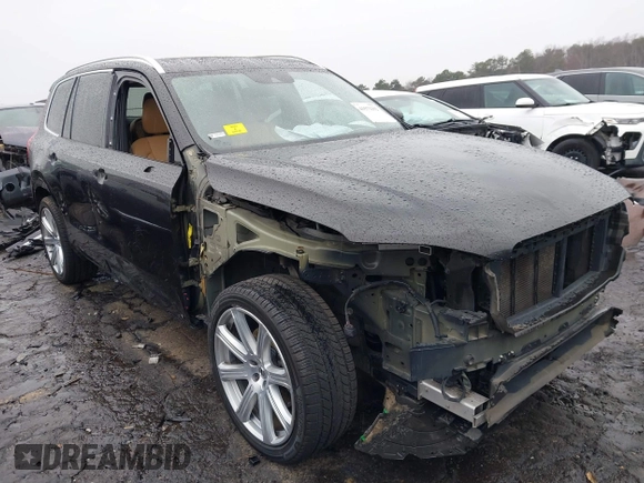 2016 Volvo XC90 T6 Inscription with VIN YV4A22PL6G1016828, listed as a IAAI auction lot 41572292 with 124,343 mi miles. Bid and sale history available at carsss.com. Image 1.