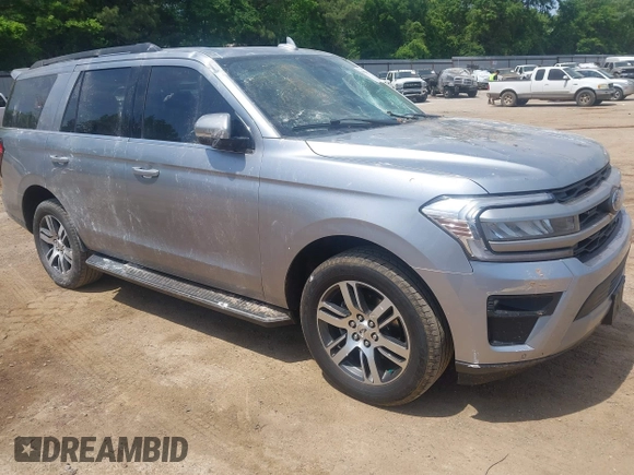2022 Ford Expedition XLT z VIN 1FMJU1HTXNEA49452, wystawiony jako IAAI lot #41981687 z przebiegiem 42 396 mil mil oraz . Historia ofert i sprzedaży dostępna na DreamBid. Obrazek 1.